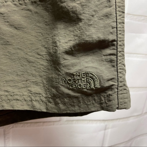 The North Face Cargo Shorts Olive Green - Picture 5 of 9